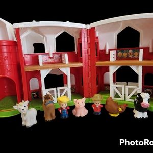 Fisher Price Little People Play Farm 7 Figures and Sound Closes Good No Handle